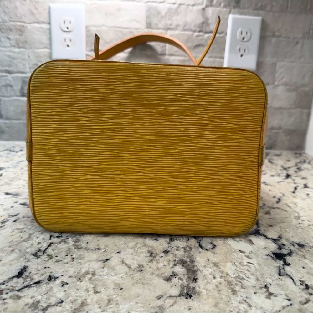 Louis Vuitton EUC Yellow Epi Leather Bucket Bag - Picture 4 of 11
